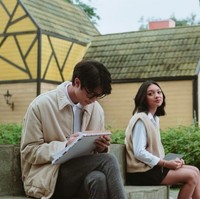 Naura dan Devano memiliki perbedaan usia tiga tahun. Naura berusia 16 tahun, sementara Devano 19 tahun. Keduanya pun merupakan putra dan putri dari artis Tanah Air. Keduanya tidak semata-mata mengumbar kemesraan, namun juga bisa berkarya bersama. Foto: dok. Instagram/@naura.ayu