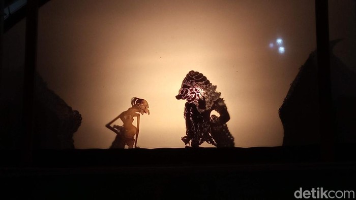 Pagelaran Wayang Gagrak Cirebon di Gedung Negara Cirebon.