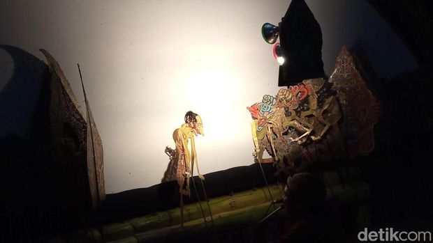 Pagelaran Wayang Gagrak Cirebon di Gedung Negara Cirebon.