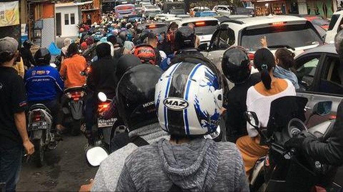 Pantauan arus lalu lintas Puncak Bogor pukul 17.13 WIB