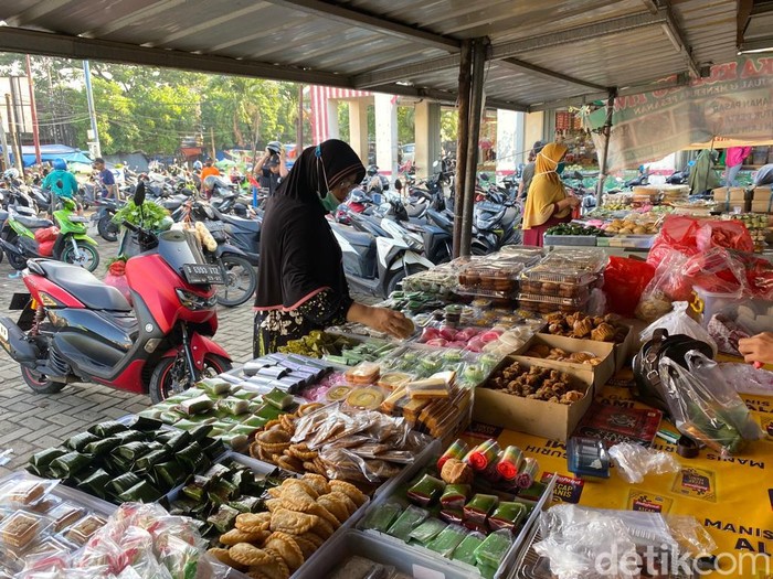 Pasar Kue Subuh Saraswati Lesu Sejak Pandemi Pasar Kue Subuh Saraswati Lesu Sejak Pandemi