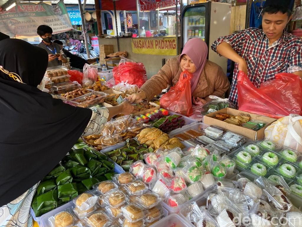 Pasar Kue Subuh Saraswati Lesu Sejak Pandemi