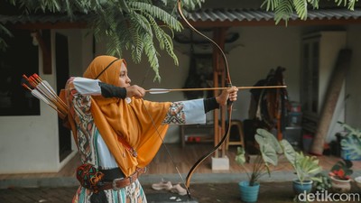 Potret Arum, Si Gadis Pemanah Berkuda yang Taklukkan Turki