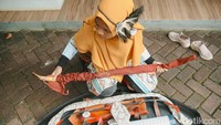 detikcom mewawancarai Srikandi cilik ini, namanya adalah Arum Nazlus Shobah. Usianya baru 13 tahun, namun kemampuan memanah sambil berkuda yang dia miliki bisa mengalahkan orang-orang yang berusia di atasnya.