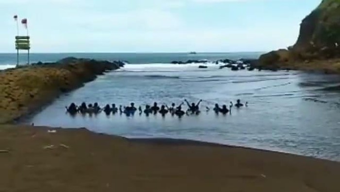 REkaman ritual di pantai Jember