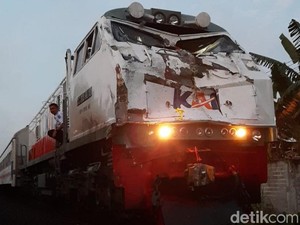 Bus Tertabrak KA di Tulungagung Tewaskan 4 Orang, Moncong Lokomotif Penyok