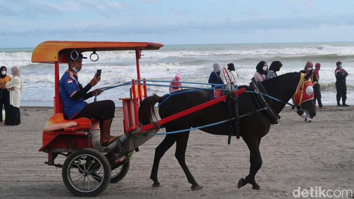 Suasana di kawasan Pantai Parangtritis, Minggu (27/2/2022).