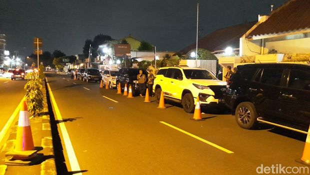 Suasana rumah duka Miyono pakde Jokowi, Minggu (27/2/2022).