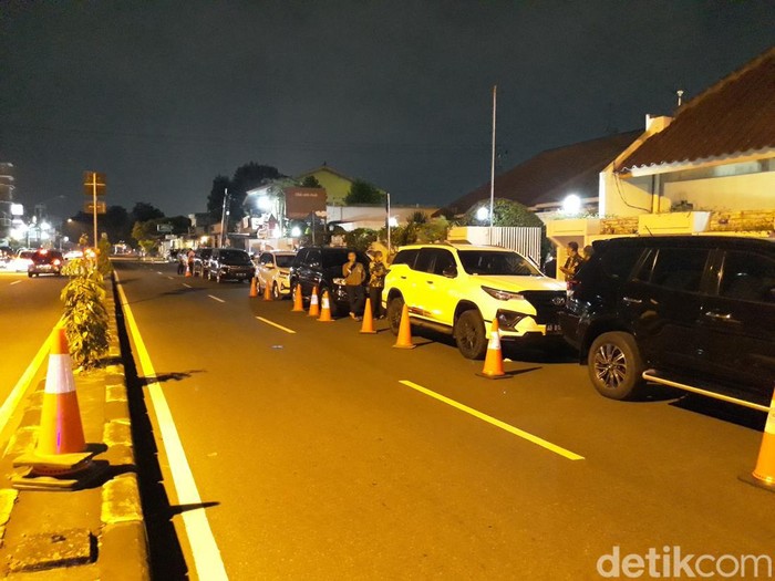 Suasana rumah duka Miyono pakde Jokowi, Minggu (27/2/2022).