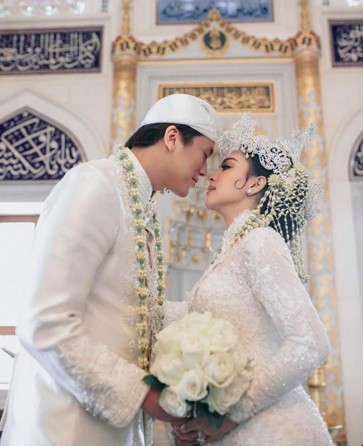 Syahrini dan Reino Barack