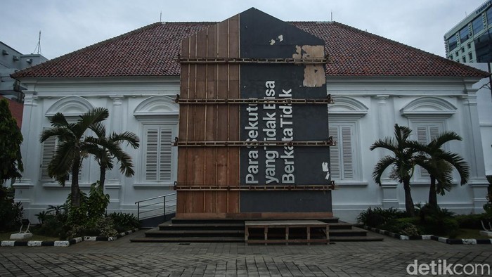 Terpikat Pameran Galeri Nasional Indonesia dan Goethe-Institut Indonesien memperpanjang periode pameran seni βPara Sekutu yang Tidak Bisa Berkata Tidak.β Pameran akan dibuka hingga Minggu, 13 Maret 2022, Minggu, 27/2/2022.