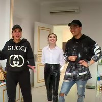 Dalam tayangan tersebut juga diperlihatkan koleksi tas mewah Vanessa. Ada sejumlah tas Hermes mahal yang dibiarkan tak terawat. Vanessa mengatakan ke Nikita Mirzani yang merupakan host acara tersebut bahwa tas Hermesnya sering dijadikan bantal untuknya. Mendengar hal tersebut sontak Nikita kaget. Foto: dok. Instagram