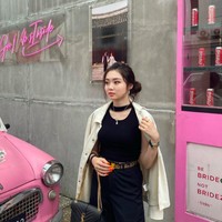 Sementara dalam foto ini, Vanessa Khong menggunakan tas YSL. Foto: dok. Instagram