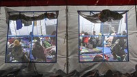 Sejumlah pengungsi korban gempa bumi berada di dalam tenda pengungsian di halaman Kantor Bupati Pasaman Barat, Sumatera Barat, Sabtu (26/2/2022).