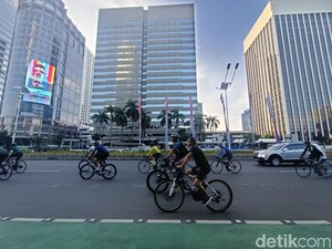 DKI PPKM Level 3, Warga Ramai Berolahraga di Sudirman-Thamrin Pagi Ini