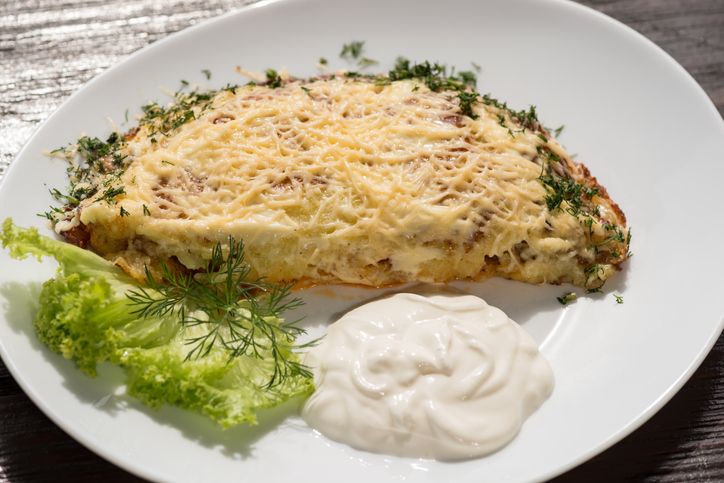 10 Makanan Khas Ukraina yang Menarik Dicoba, Ada Jelly Kaki Babi!