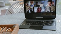 Kalau ini momen istimewa perayaan ulang tahun Nikita Willy tahun lalu. Berlangsung di tengah pandemi Covid-19, ia memilih makan-makan virtual bareng sahabatnya.