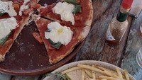 Hingga saat ini, Nikita Willy masih sering membagikan momen aktivitasnya melalui Instagram. Salah satunya soal kulineran. Lewat foto ini ia mengungkapkan kecintaannya akan pizza.