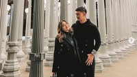 Melalui channel YouTube miliknya, Nikita Willy dan sang suami Indra Priawan mengaku ingin mencari perawatan yang terbaik. Semua fasilitas kesehatan, dokter, rumah sakitnya bagus dan kami juga cocok, kata Indra.