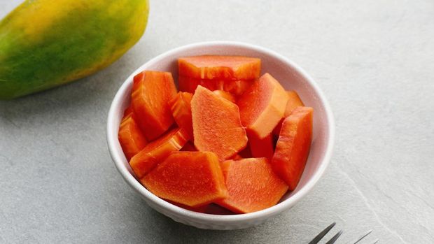 Healthy and fresh cut papaya fruit or sliced papaya, served in a bowl