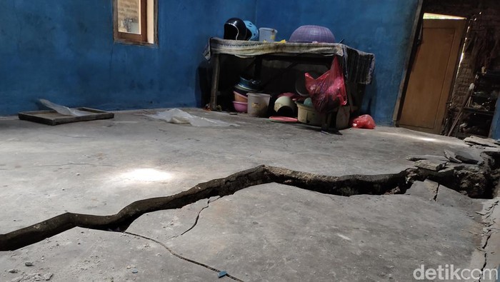 Badan Penanggulangan Bencana Daerah (BPBD) Lebak akan melibatkan Badan Geologi guna mengetahui penyebab pergerakan tanah di Kecamatan Cikulur, Lebak (Fathul R/detikcom)