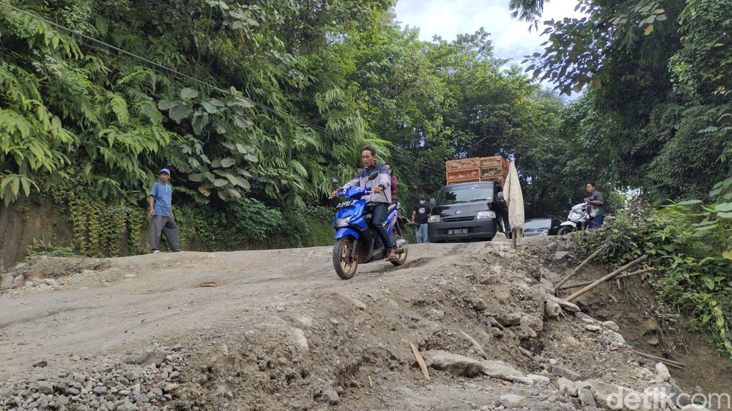 Badan Penanggulangan Bencana Daerah (BPBD) Lebak akan melibatkan Badan Geologi guna mengetahui penyebab pergerakan tanah di Kecamatan Cikulur, Lebak (Fathul R/detikcom)