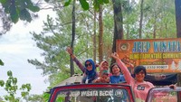Puncak Pinus Becici, lokasi persewaan jeep