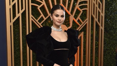 10 Artis Berbusana Terbaik di SAG Awards 2022, Tribute untuk Ukraina