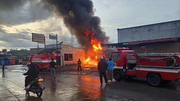Bus di Tangerang terbakar diduga korsleting listrik