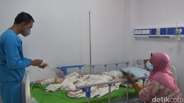 bus tertabrak kereta api di tulungagung