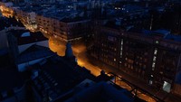 Selain itu, salah satu bandara di Kiev juga tidak luput dari serangan Rusia. Imbas serangan itu, Ukraina memutuskan menutup wilayah udaranya untuk lalu lintas sipil. Tak hanya itu, jam malam juga diberlakukan. Getty Images/Chris McGrath 