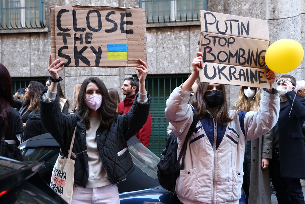 MILAN, ITALY - FEBRUARY 27: Anti-war protesters show pro Ukraine signages outside the Giorgio Armani fashion show during the Milan Fashion Week Fall/Winter 2022/2023 on February 27, 2022 in Milan, Italy. (Photo by Vittorio Zunino Celotto/Getty Images)