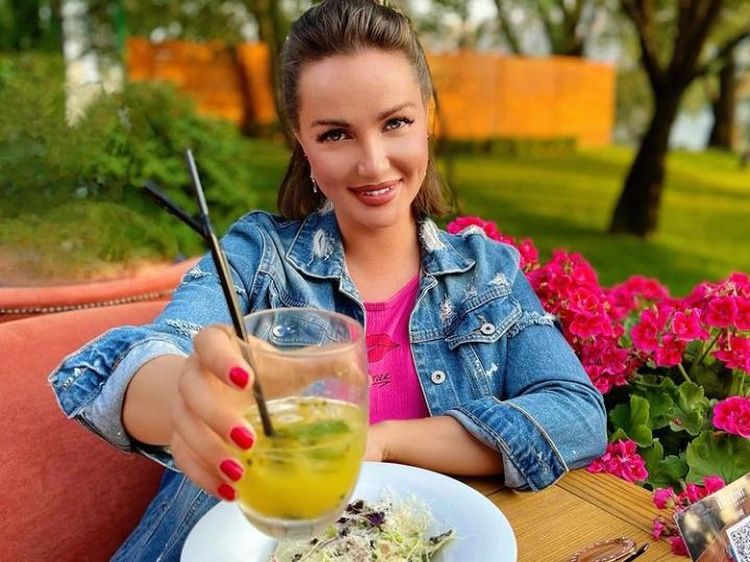 Miss Ukraina Anastasiia Lenna Hobi Ngopi hingga Kulineran ke Turki