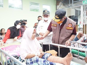 Tinjau Pengungsian, Gubernur Sumbar Dicurhati Warga Gempa Tak Henti-henti