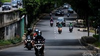 Cuaca juga terpantau berawan dan mendung hari ini.