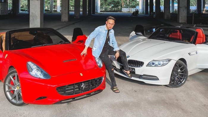 Ini Koleksi Mobil Mewah Indra Kenz yang Bakal Disita Polisi