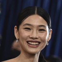 Jung Ho YeonNama Jung Ho Yeon melambung setelah membintangi Squid Game. Model yang beralih jadi aktris tersebut langsung mendapat berbagai tawaran, termasuk dari Hollywood. Selain tampil di video klip The Weeknd, ia juga disebut akan berperandi film The Governess bersama Lily-Rose Depp.Foto: Jordan Strauss/Invision/AP/Jordan Strauss