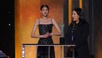 Air Mata Jung Ho Yeon saat Menang Piala SAG Awards