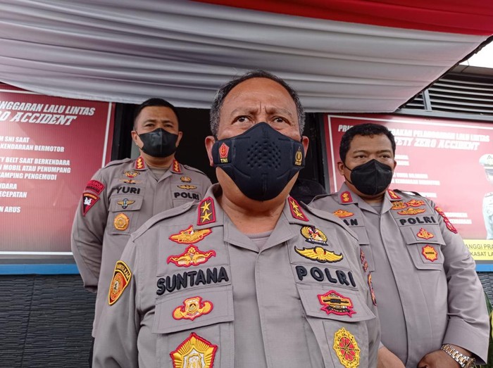 Kapolda Jawa Barat Irjen Suntana mengungkapkan penyebab kemacetan di Puncak, Bogor pada Minggu (27/2/2022) karena banyak kendaraan yang mogok.