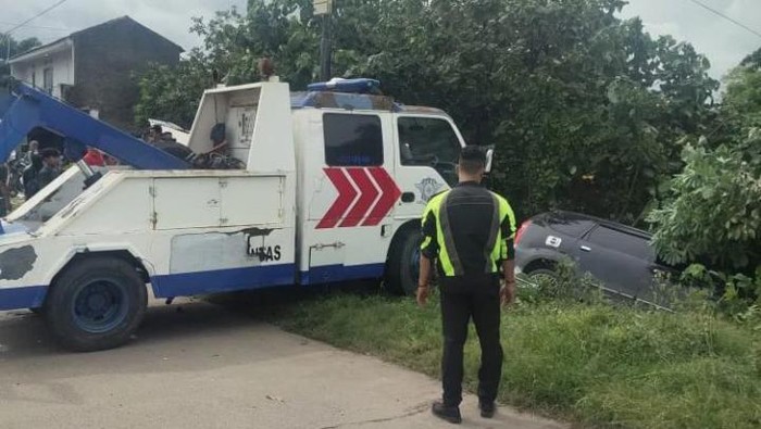 Kecelakaan lalu lintas di JLS Cilegon (dok. Istimewa)