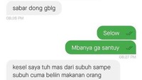 Menghadapi pelanggan yang tak sabar, pengemudi ojol ini berujung terbawa emosi. Pengemudi ini bahkan curhat dirinya merasa lelah karena banyak pelanggan yang pesan makanan dengan promo. Foto: Twitter/foodfess2