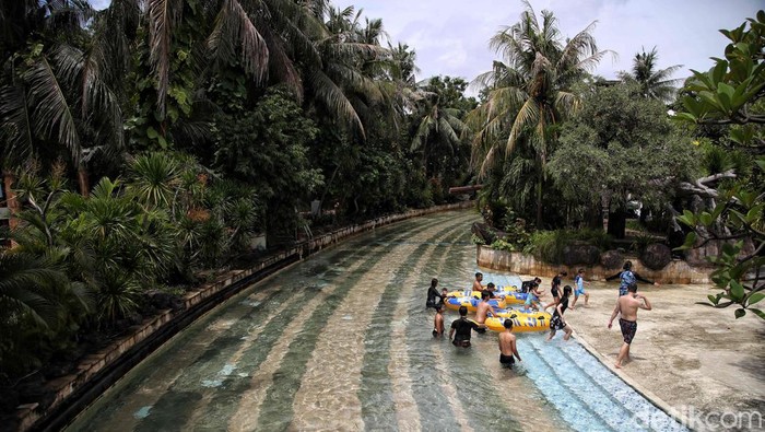Menikmati Libur Panjang di Wahana Air Atlantis Ancol