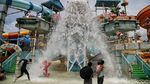 Menikmati Libur Panjang di Wahana Air Atlantis Ancol