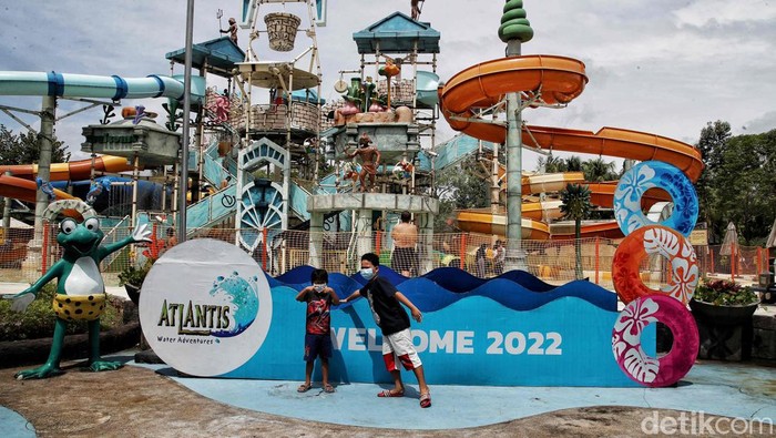 Menikmati Libur Panjang di Wahana Air Atlantis Ancol Menikmati Libur Panjang di Wahana Air Atlantis Ancol