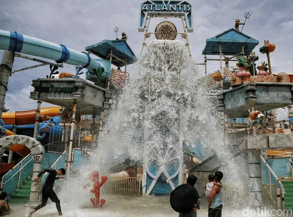 Menikmati Libur Panjang di Wahana Air Atlantis Ancol