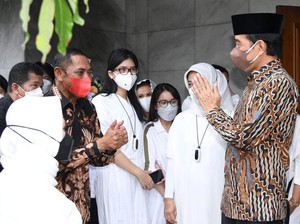 Momen Jokowi Layat Pakde Miyono di Solo, Kembali ke Jakarta Usai Pemakaman
