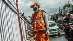 Pagar Pembatas Jalan di Kramat Jati Dicat Ulang Biar Kinclong