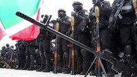 Otoritas Ukraina sebelumnya mengumumkan sedikitnya 198 orang tewas dalam invasi militer Rusia terhadap negara tersebut yang dimulai Kamis (24/2) waktu setempat. Lebih dari 1.000 orang lainnya mengalami luka-luka. AP Photo/Musa Sadulayev  