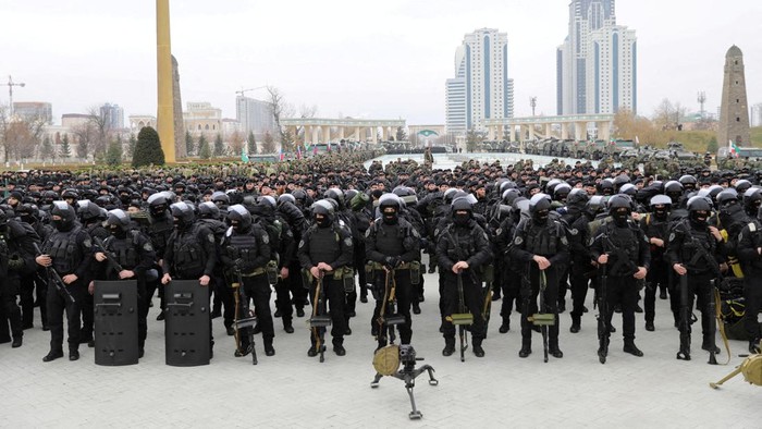 FILE PHOTO: Service members gather in a square during head of the Chechen Republic Ramzan Kadyrov's address, dedicated to a military conflict in Ukraine, in Grozny, Russia February 25, 2022. REUTERS/Chingis Kondarov NO RESALES. NO ARCHIVES/File Photo