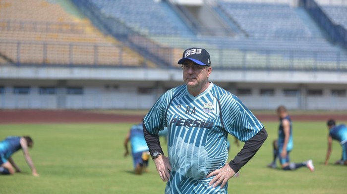 Pelatih Persib Bandung Robert Alberts.